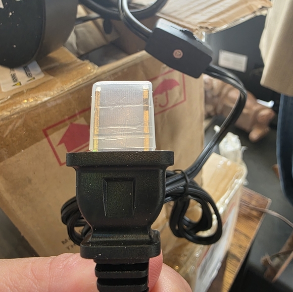 NIB Pair Of Wall Sconces With Switch - Picture 6 of 7